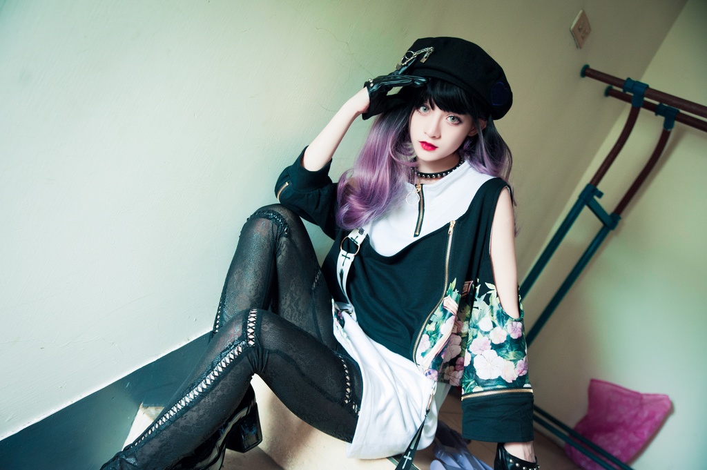 Jillpunkゴシック貴族風 SPINコラボ ゴーストの庭 幽霊ガーデン アシンメトリー フェイクベスト 重ね風 オフショルダー 肩見せ 聖十字花柄 七分袖Tシャツ カットソー 優雅 オリジナル メンズ レディーズ おしゃれ男女兼用ファッション セクシー