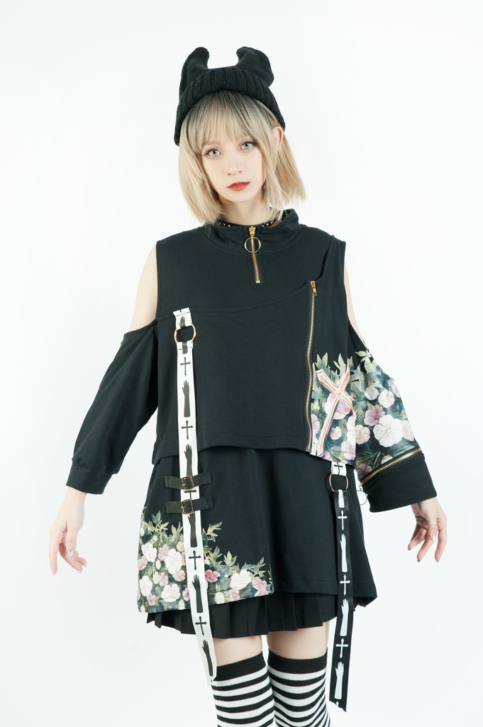 Jillpunkゴシック貴族風 SPINコラボ ゴーストの庭 幽霊ガーデン アシンメトリー フェイクベスト 重ね風 オフショルダー 肩見せ 聖十字花柄 七分袖Tシャツ カットソー 優雅 オリジナル メンズ レディーズ おしゃれ男女兼用ファッション セクシー