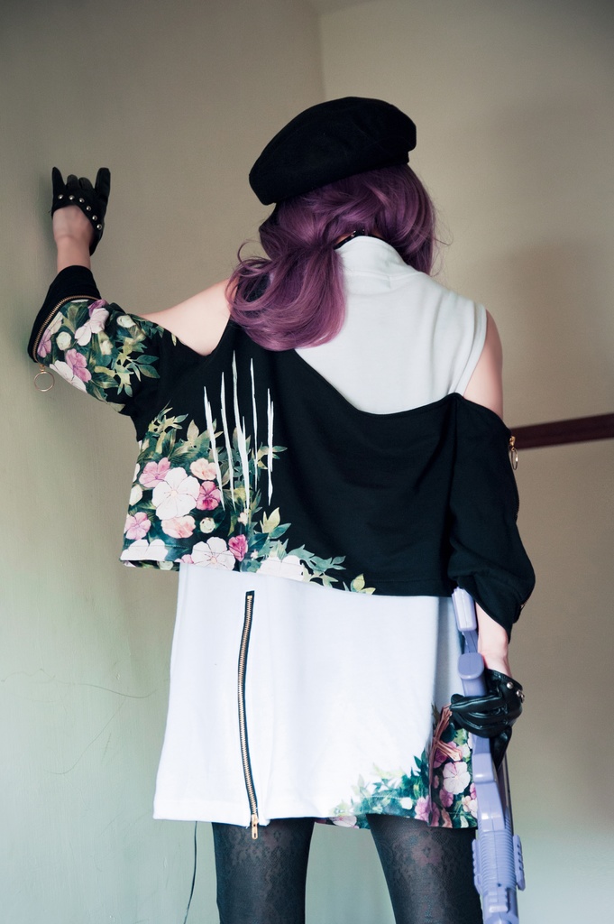 Jillpunkゴシック貴族風 SPINコラボ ゴーストの庭 幽霊ガーデン アシンメトリー フェイクベスト 重ね風 オフショルダー 肩見せ 聖十字花柄 七分袖Tシャツ カットソー 優雅 オリジナル メンズ レディーズ おしゃれ男女兼用ファッション セクシー