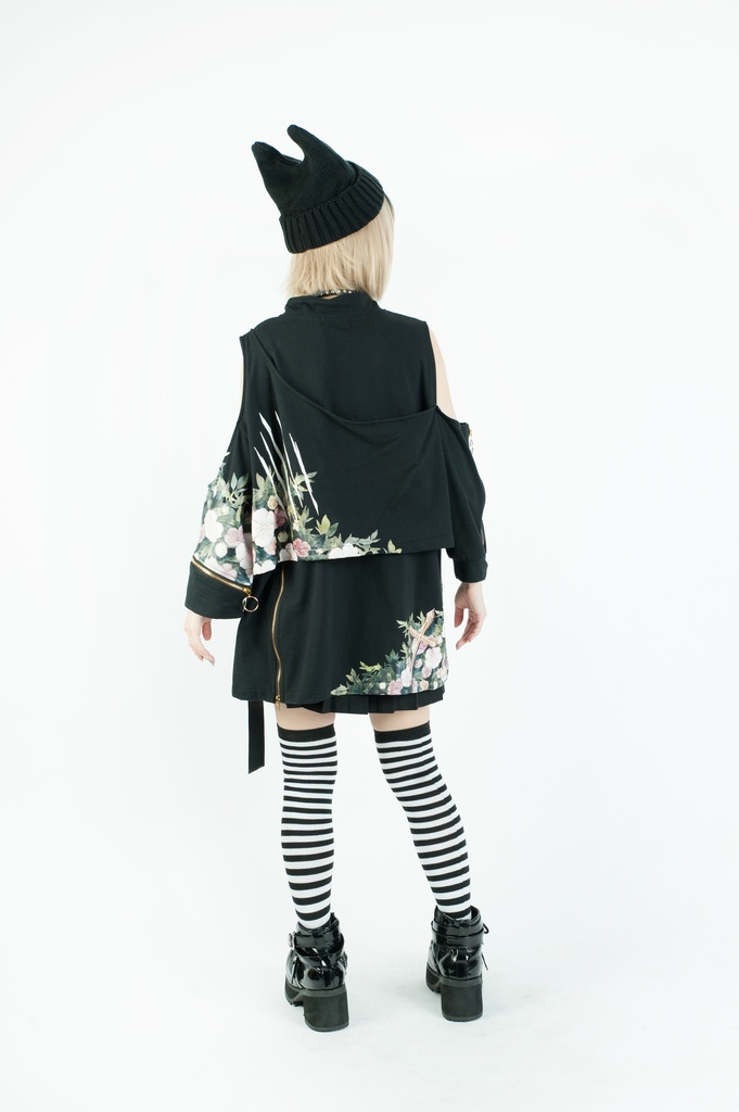 Jillpunkゴシック貴族風 SPINコラボ ゴーストの庭 幽霊ガーデン アシンメトリー フェイクベスト 重ね風 オフショルダー 肩見せ 聖十字花柄 七分袖Tシャツ カットソー 優雅 オリジナル メンズ レディーズ おしゃれ男女兼用ファッション セクシー