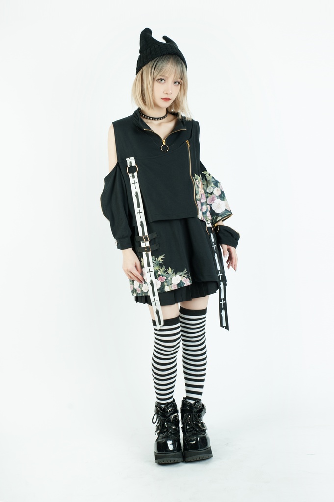 Jillpunkゴシック貴族風 SPINコラボ ゴーストの庭 幽霊ガーデン アシンメトリー フェイクベスト 重ね風 オフショルダー 肩見せ 聖十字花柄 七分袖Tシャツ カットソー 優雅 オリジナル メンズ レディーズ おしゃれ男女兼用ファッション セクシー