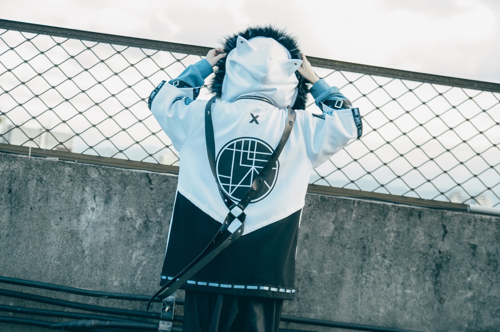 Jillpunk中華風チャイナモード アニメ ookamiciroコラボ 冬狐物語 妖狐 吉祥結びタッセル 狐耳 フェイクファー ハーネス付 重ね風パーカー コート フード付きジャケット オリジナルメンズ レディーズ おしゃれ男女兼用ファッション カッコいい