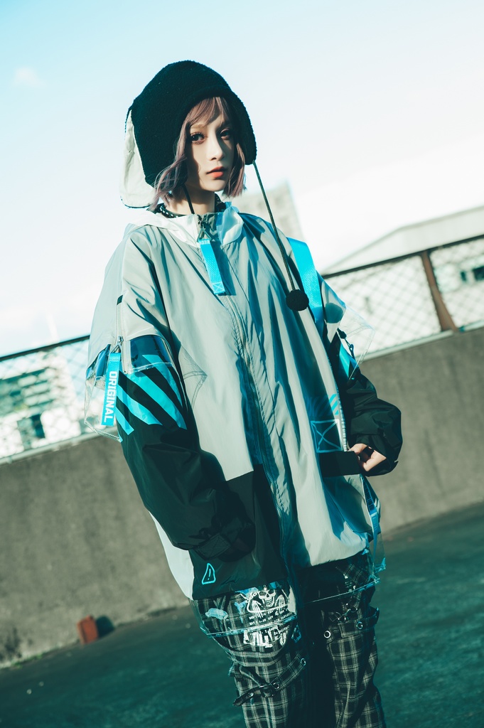 Jillpunk お宅アニメ 台湾画師柴染コラボ 取扱注意 ワークスペック ウィンドブレーカー 透明PVCパッチ 重ね風 ゆったり オーバーサイズ フード付きジャケット ユニーセックス オリジナルメンズ レディー おしゃれ 男女兼用ファッション秋葉系