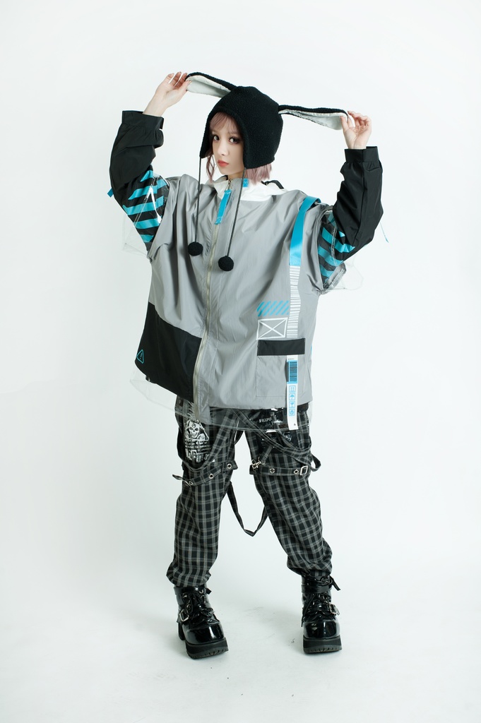 Jillpunk お宅アニメ 台湾画師柴染コラボ 取扱注意 ワークスペック ウィンドブレーカー 透明PVCパッチ 重ね風 ゆったり オーバーサイズ フード付きジャケット ユニーセックス オリジナルメンズ レディー おしゃれ 男女兼用ファッション秋葉系