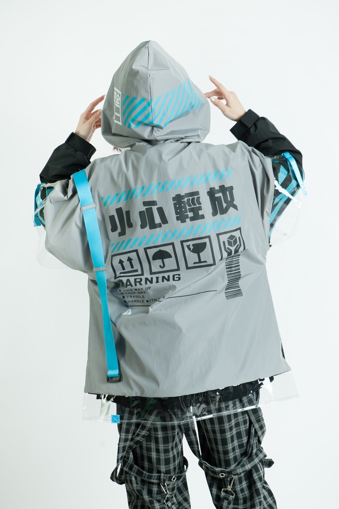 Jillpunk お宅アニメ 台湾画師柴染コラボ 取扱注意 ワークスペック ウィンドブレーカー 透明PVCパッチ 重ね風 ゆったり オーバーサイズ フード付きジャケット ユニーセックス オリジナルメンズ レディー おしゃれ 男女兼用ファッション秋葉系