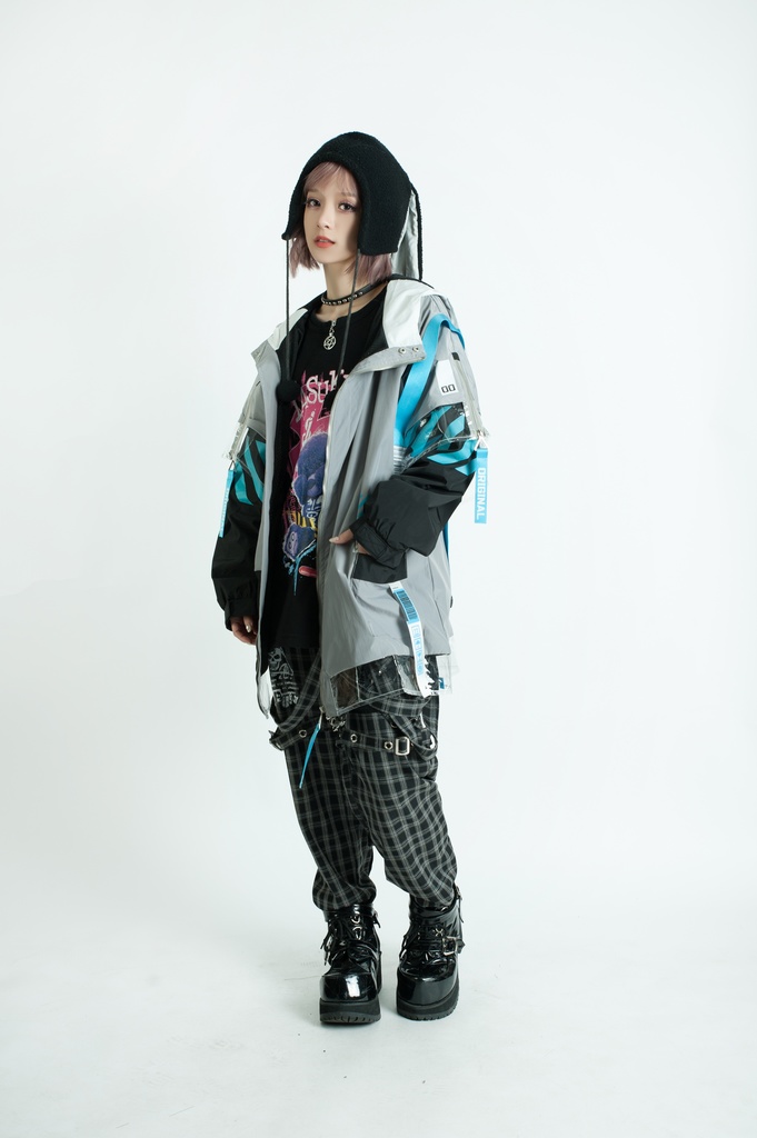 Jillpunk お宅アニメ 台湾画師柴染コラボ 取扱注意 ワークスペック ウィンドブレーカー 透明PVCパッチ 重ね風 ゆったり オーバーサイズ フード付きジャケット ユニーセックス オリジナルメンズ レディー おしゃれ 男女兼用ファッション秋葉系