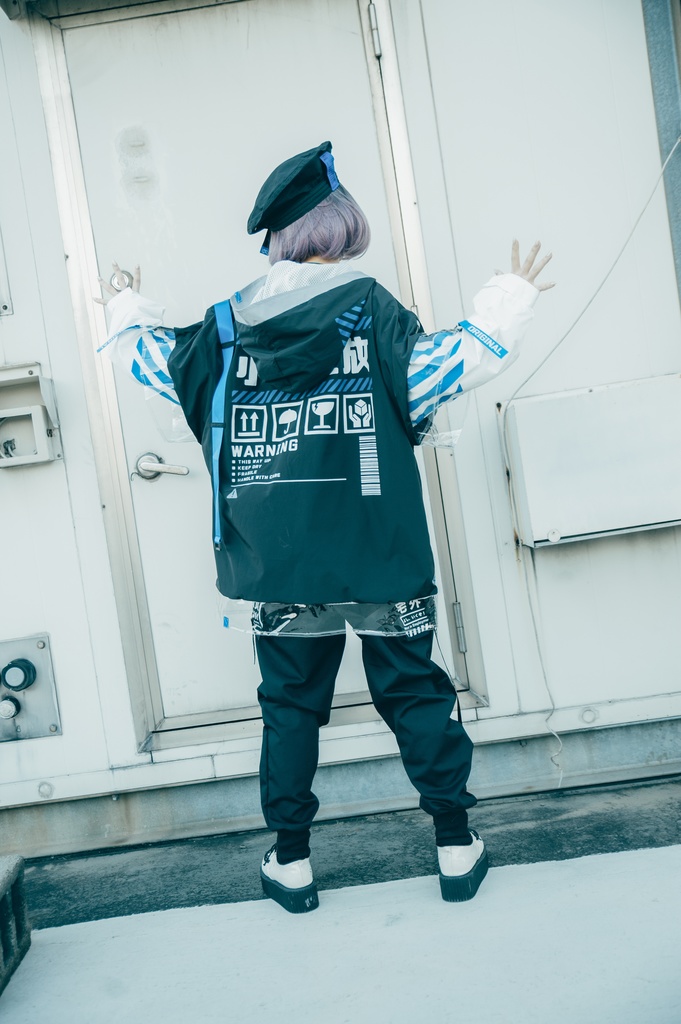 Jillpunk お宅アニメ 台湾画師柴染コラボ 取扱注意 ワークスペック ウィンドブレーカー 透明PVCパッチ 重ね風 ゆったり オーバーサイズ フード付きジャケット ユニーセックス オリジナルメンズ レディー おしゃれ 男女兼用ファッション秋葉系