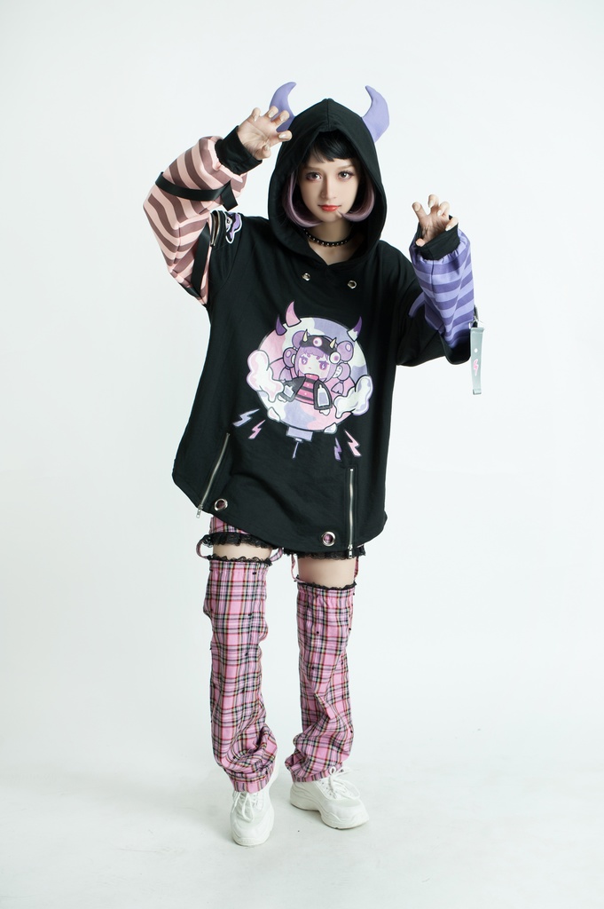 Jillpunk病みカワ 台湾画師蕾卡reikaコラボ 電磁小悪魔 3D角 ストライプ柄 チャック袖 中長め ゆったりパーカー オリジナルメンズ レディーズ カジュアル おしゃれ大きいサイズ男女兼用 可愛い