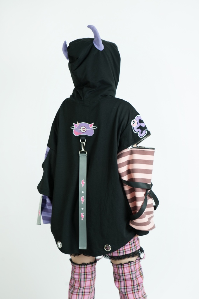 Jillpunk病みカワ 台湾画師蕾卡reikaコラボ 電磁小悪魔 3D角 ストライプ柄 チャック袖 中長め ゆったりパーカー オリジナルメンズ レディーズ カジュアル おしゃれ大きいサイズ男女兼用 可愛い