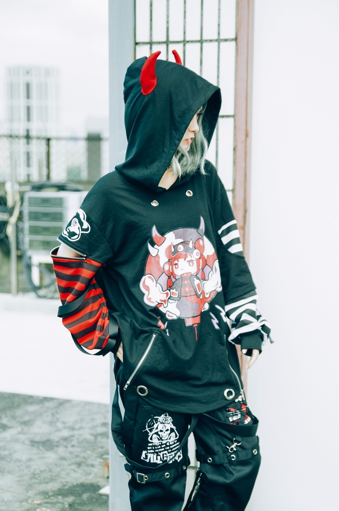 Jillpunk病みカワ 台湾画師蕾卡reikaコラボ 電磁小悪魔 3D角 ストライプ柄 チャック袖 中長め ゆったりパーカー オリジナルメンズ レディーズ カジュアル おしゃれ大きいサイズ男女兼用 可愛い