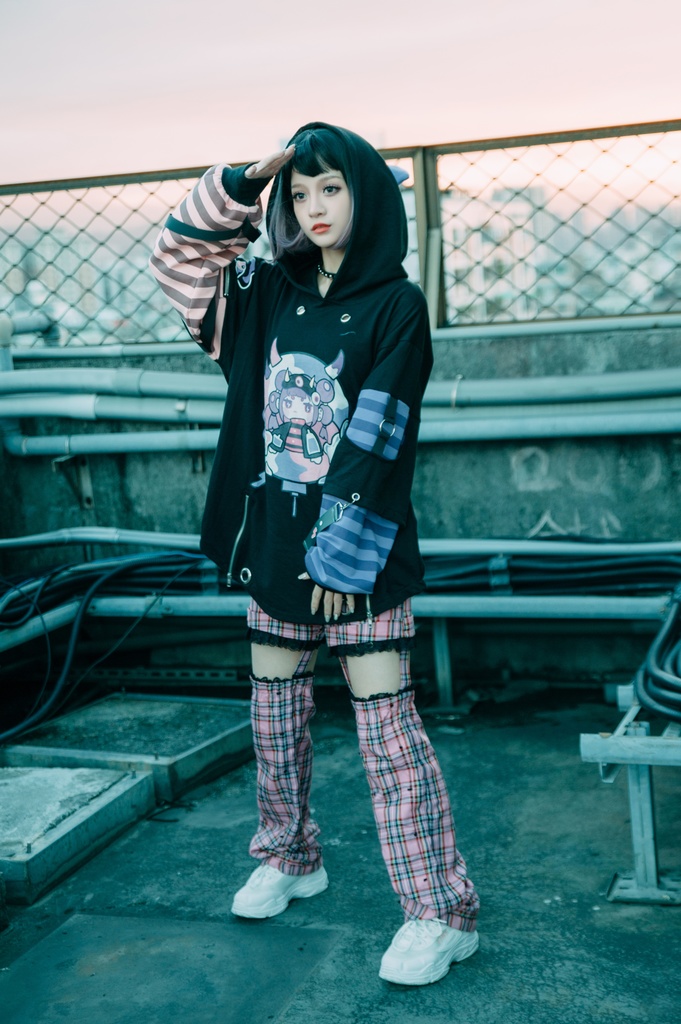 Jillpunk病みカワ 台湾画師蕾卡reikaコラボ 電磁小悪魔 3D角 ストライプ柄 チャック袖 中長め ゆったりパーカー オリジナルメンズ レディーズ カジュアル おしゃれ大きいサイズ男女兼用 可愛い