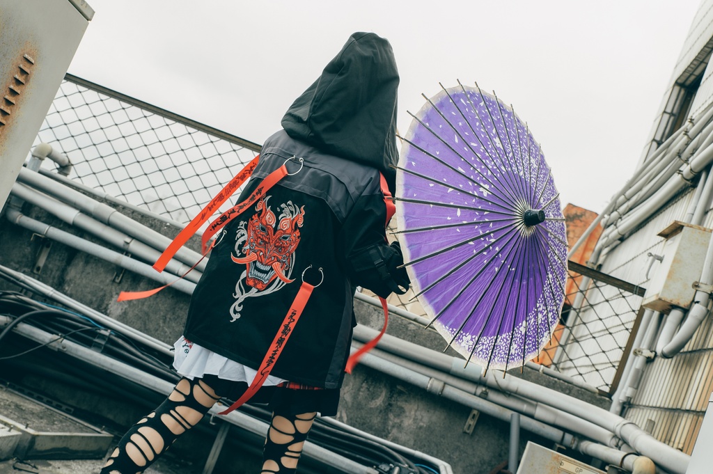 Jillpunkアニメ 二次コン イギリス画師Helloclonionコラボ 夜叉忍者 呪符ストラップ 重ね風 キルティング 刺繡 マスク付き パネルパーカー チャック付きフード ジャケット オリジナルメンズ レディーズ おしゃれ男女兼用 兄系 カッコいい0