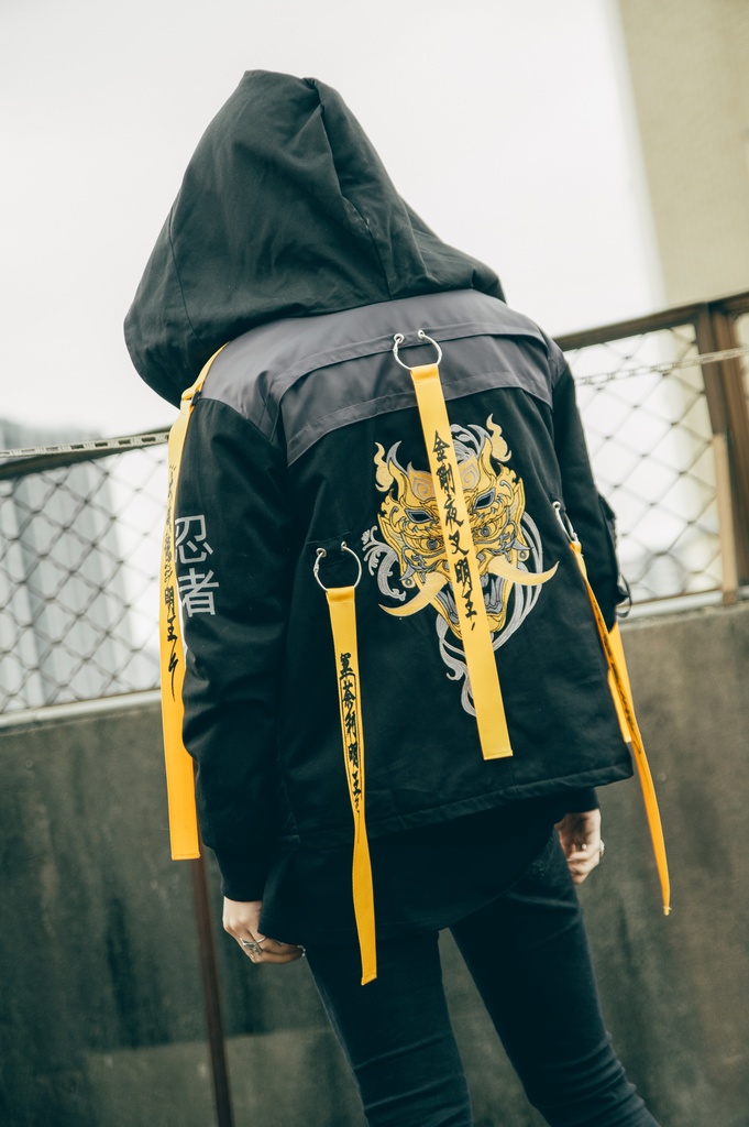 Jillpunkアニメ 二次コン イギリス画師Helloclonionコラボ 夜叉忍者 呪符ストラップ 重ね風 キルティング 刺繡 マスク付き パネルパーカー チャック付きフード ジャケット オリジナルメンズ レディーズ おしゃれ男女兼用 兄系 カッコいい0