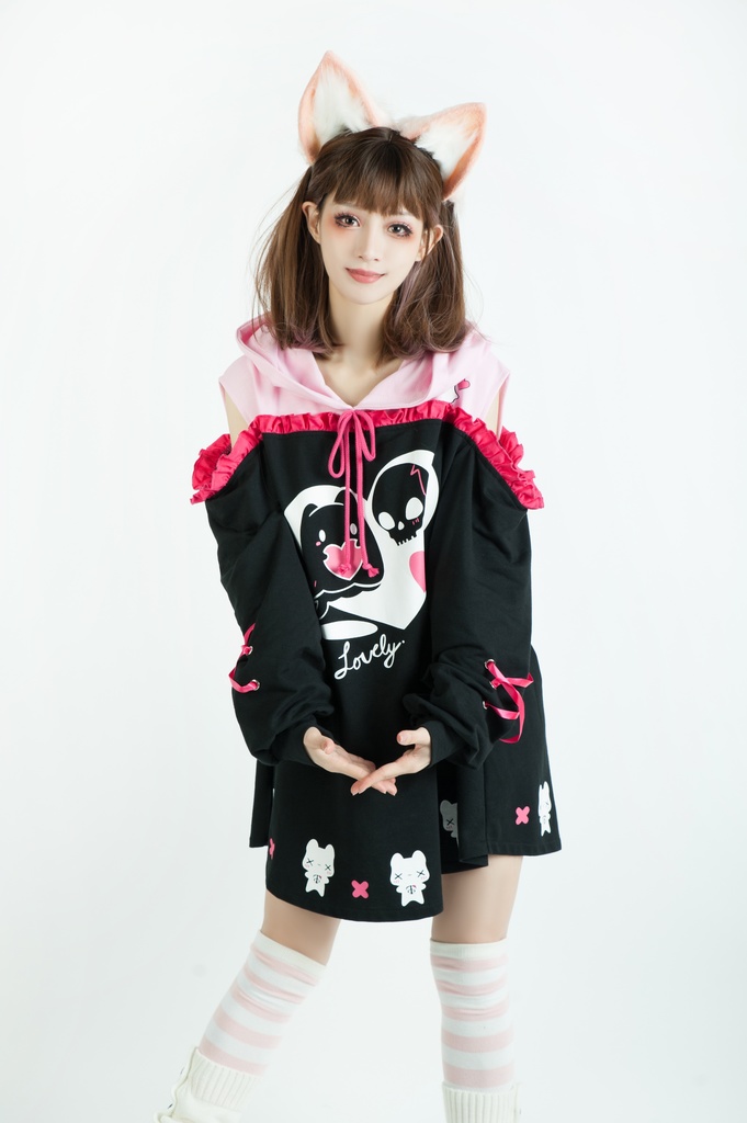 Jillpunkアニメ地雷系病みカワ UMAIコラボ 恋におちた幽霊猫 オフショルダー ゆったり 長袖パーカー リボン結び 猫耳 フード付き ワンピースドレス オリジナル メンヘラ ヤンデレ 可愛いロリータ おしゃれ男女兼用ファッション秋葉系萌え