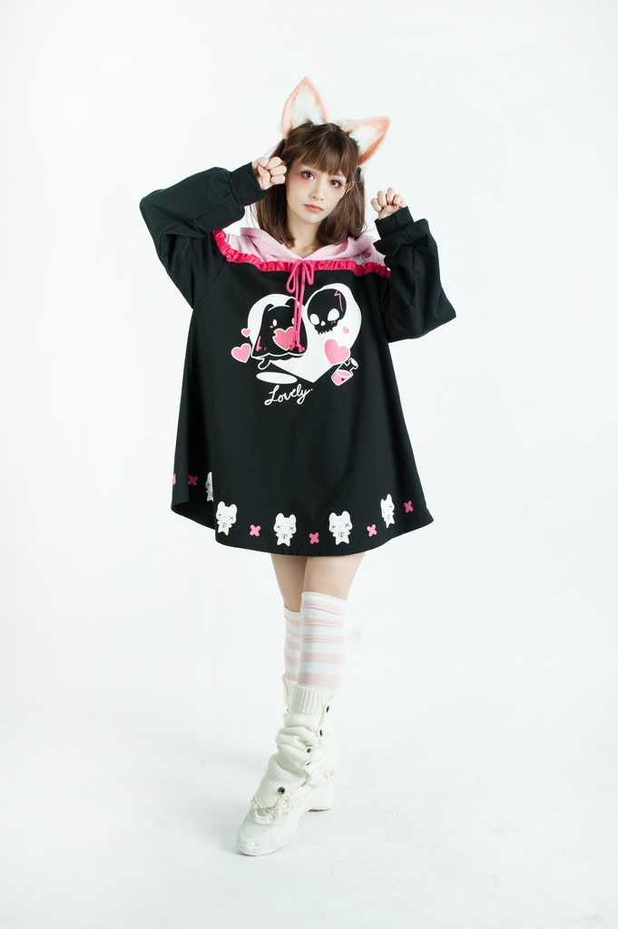 Jillpunkアニメ地雷系病みカワ UMAIコラボ 恋におちた幽霊猫 オフショルダー ゆったり 長袖パーカー リボン結び 猫耳 フード付き ワンピースドレス オリジナル メンヘラ ヤンデレ 可愛いロリータ おしゃれ男女兼用ファッション秋葉系萌え