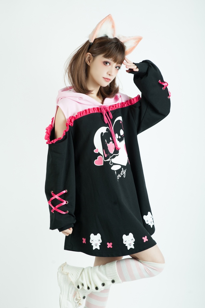 Jillpunkアニメ地雷系病みカワ UMAIコラボ 恋におちた幽霊猫 オフショルダー ゆったり 長袖パーカー リボン結び 猫耳 フード付き ワンピースドレス オリジナル メンヘラ ヤンデレ 可愛いロリータ おしゃれ男女兼用ファッション秋葉系萌え