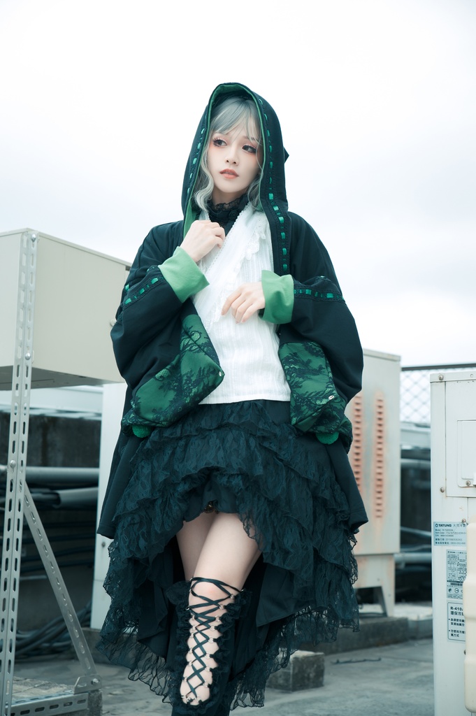 Jillpunk和風モード戦国武将物語 西国の智将 毛利元就 家紋刺繡 花レースキモノスリーブ ウィッチフード ポンポン付き現代羽織 ウィザード 和装ジャケットブレザー オリジナル メンズ レディー V系カッコいい おしゃれ男女兼用ファッション秋葉系