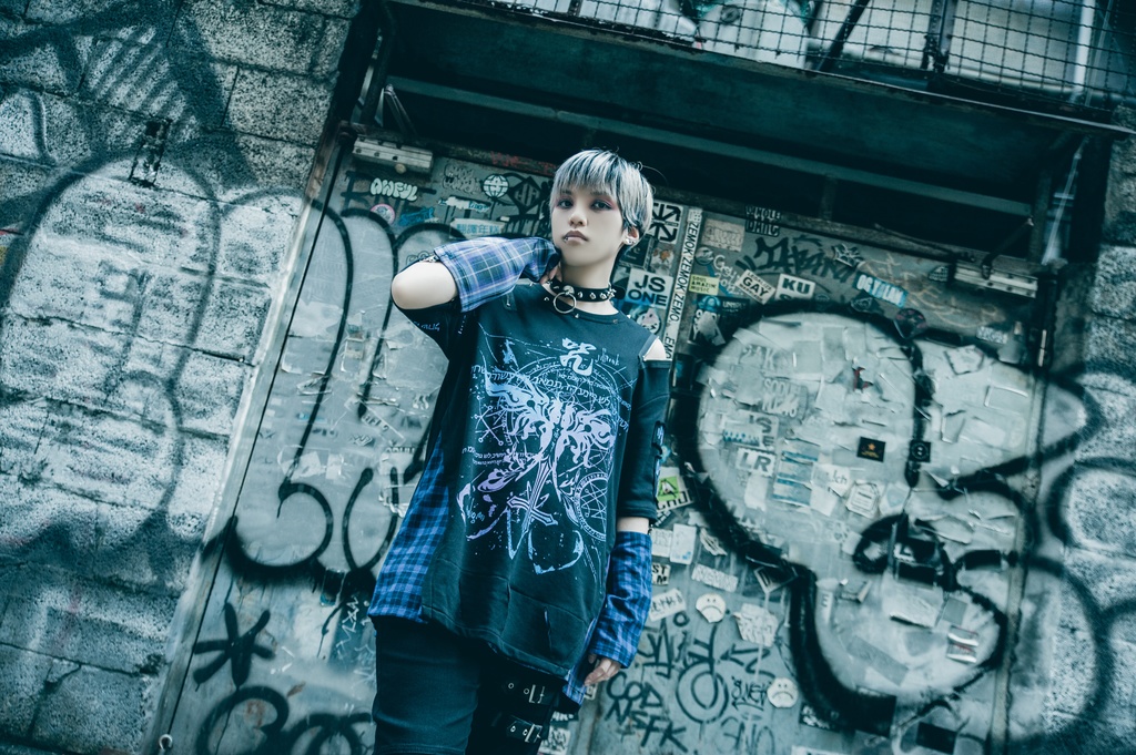 Jillpunkパンク ロック 妖艶風 呪蝶夢幻 グラデーション色 タータンチェック柄 オフショルダー ゆったり アームカバー付き 半袖tシャツ カットソー メンズ レディー V系 おしゃれ 男女兼用ファッション秋葉系カッコいい