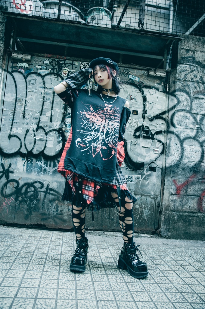 Jillpunkパンク ロック 妖艶風 呪蝶夢幻 グラデーション色 タータンチェック柄 オフショルダー ゆったり アームカバー付き 半袖tシャツ カットソー メンズ レディー V系 おしゃれ 男女兼用ファッション秋葉系カッコいい