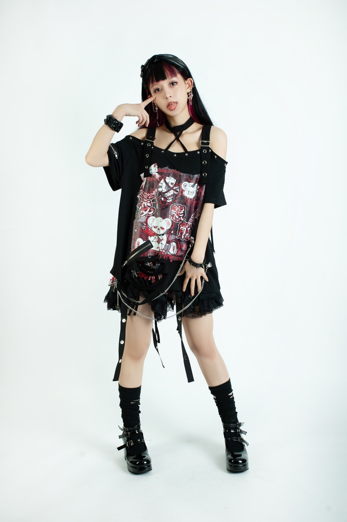 Jillpunk地雷系病みカワ 甜牙草莓コラボ キラー熊さん オフショルダー チョーカー付き カットアウト ゆったり 半袖 Tシャツ・カットソー オリジナル メンヘラ ヤンデレ 可愛いロリータ おしゃれ男女兼用ファッション秋葉系萌え