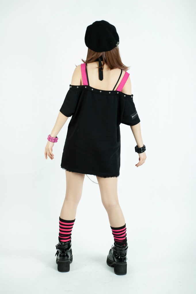 Jillpunk地雷系病みカワ 甜牙草莓コラボ キラー熊さん オフショルダー チョーカー付き カットアウト ゆったり 半袖 Tシャツ・カットソー オリジナル メンヘラ ヤンデレ 可愛いロリータ おしゃれ男女兼用ファッション秋葉系萌え