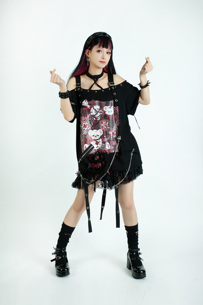 Jillpunk地雷系病みカワ 甜牙草莓コラボ キラー熊さん オフショルダー チョーカー付き カットアウト ゆったり 半袖 Tシャツ・カットソー オリジナル メンヘラ ヤンデレ 可愛いロリータ おしゃれ男女兼用ファッション秋葉系萌え