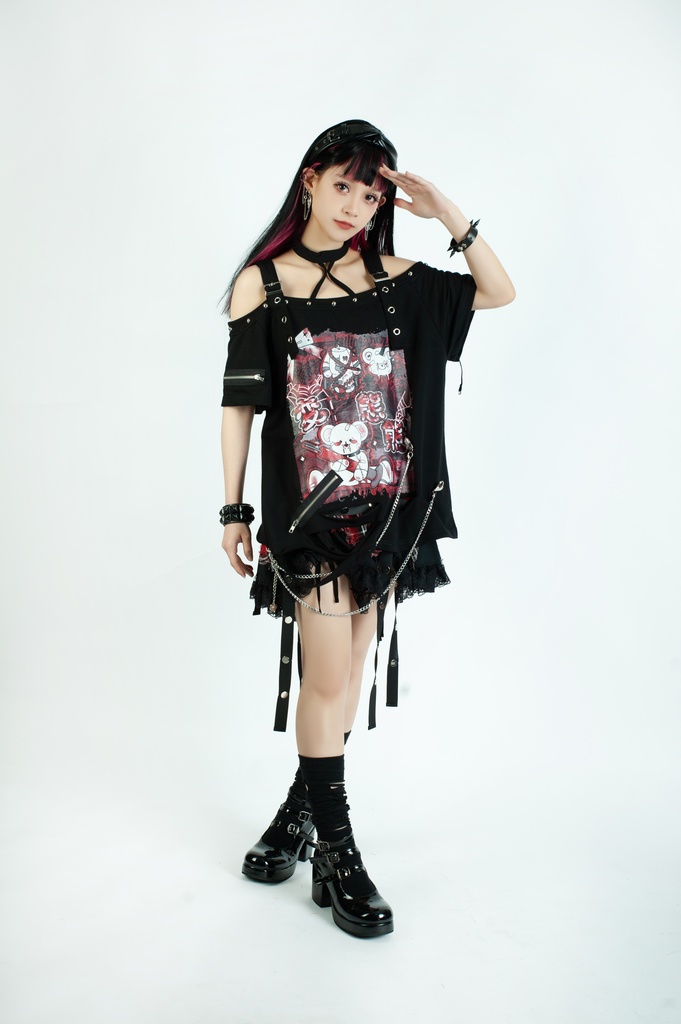 Jillpunk地雷系病みカワ 甜牙草莓コラボ キラー熊さん オフショルダー チョーカー付き カットアウト ゆったり 半袖 Tシャツ・カットソー オリジナル メンヘラ ヤンデレ 可愛いロリータ おしゃれ男女兼用ファッション秋葉系萌え