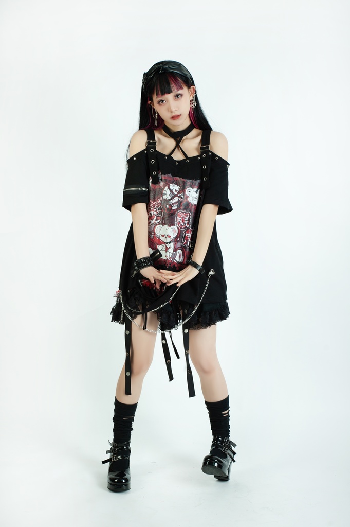 Jillpunk地雷系病みカワ 甜牙草莓コラボ キラー熊さん オフショルダー チョーカー付き カットアウト ゆったり 半袖 Tシャツ・カットソー オリジナル メンヘラ ヤンデレ 可愛いロリータ おしゃれ男女兼用ファッション秋葉系萌え