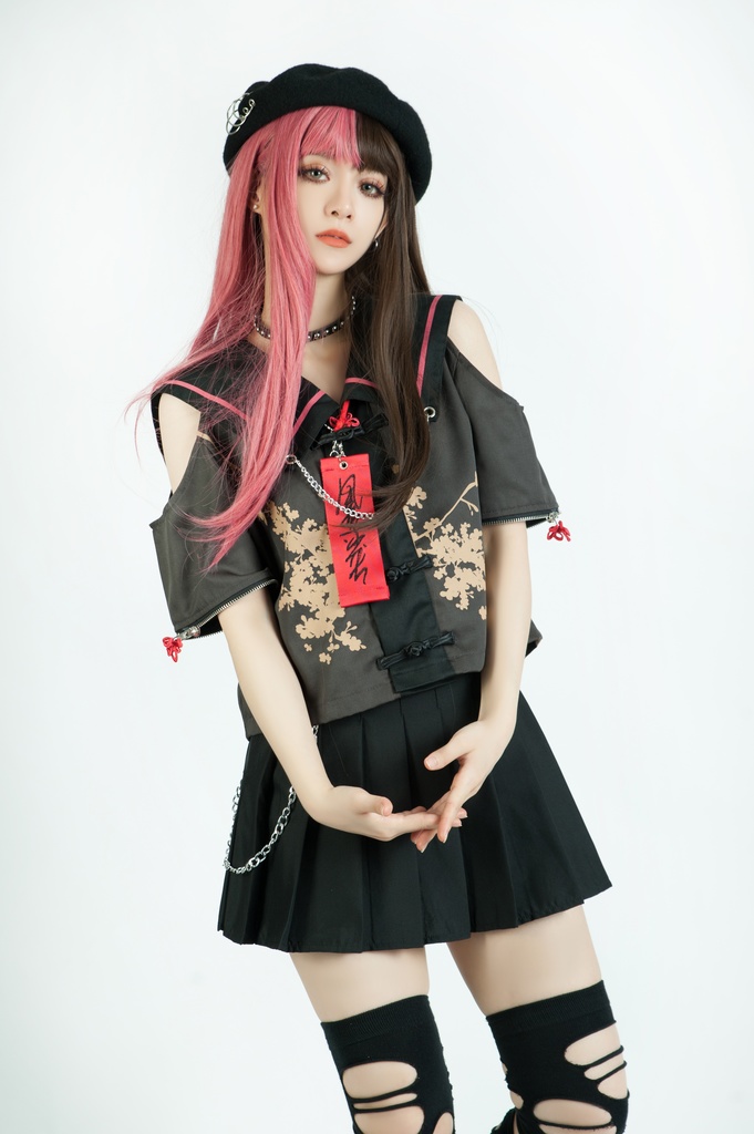 Jillpunk中華風 モード アニメ ookamiciroコラボ 春嵐百合 キョンシー お札 チャイナボタン オフショルダー 省かれる袖 花柄セーラー服 シャツブラウス 制服ブレザー オリジナル原宿おしゃれ姫系可愛い萌え和風