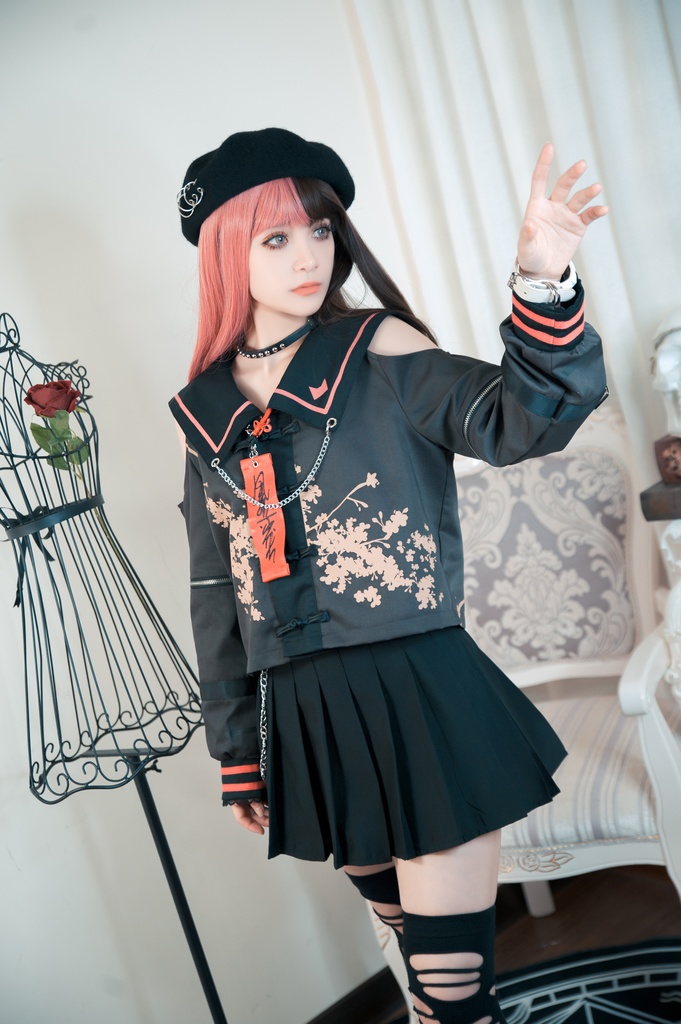 Jillpunk中華風 モード アニメ ookamiciroコラボ 春嵐百合 キョンシー お札 チャイナボタン オフショルダー 省かれる袖 花柄セーラー服 シャツブラウス 制服ブレザー オリジナル原宿おしゃれ姫系可愛い萌え和風