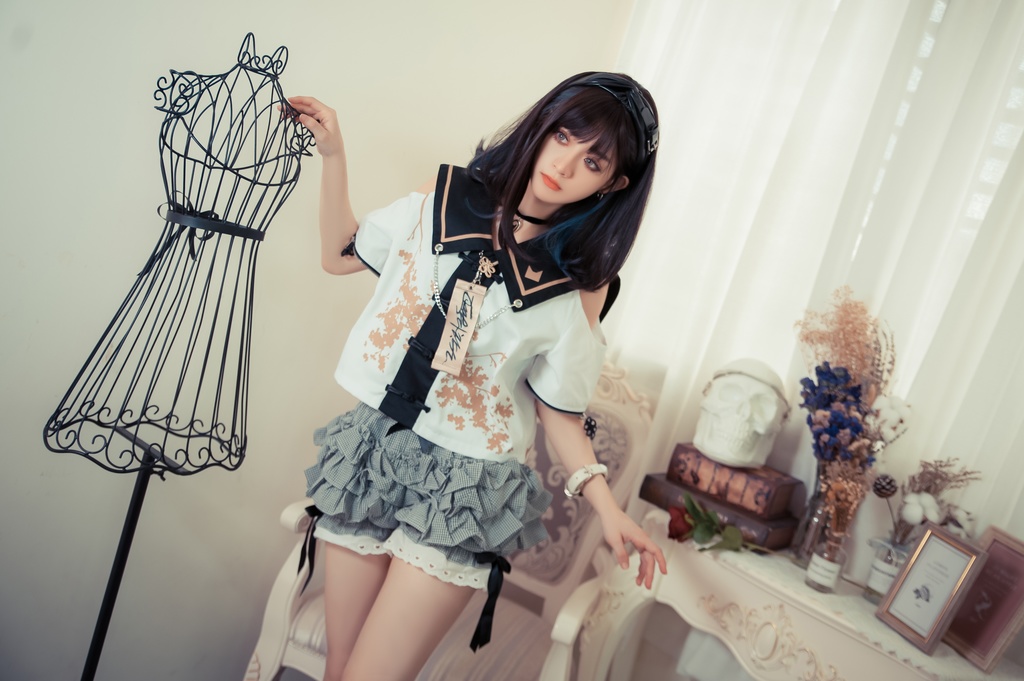 Jillpunk中華風 モード アニメ ookamiciroコラボ 春嵐百合 キョンシー お札 チャイナボタン オフショルダー 省かれる袖 花柄セーラー服 シャツブラウス 制服ブレザー オリジナル原宿おしゃれ姫系可愛い萌え和風