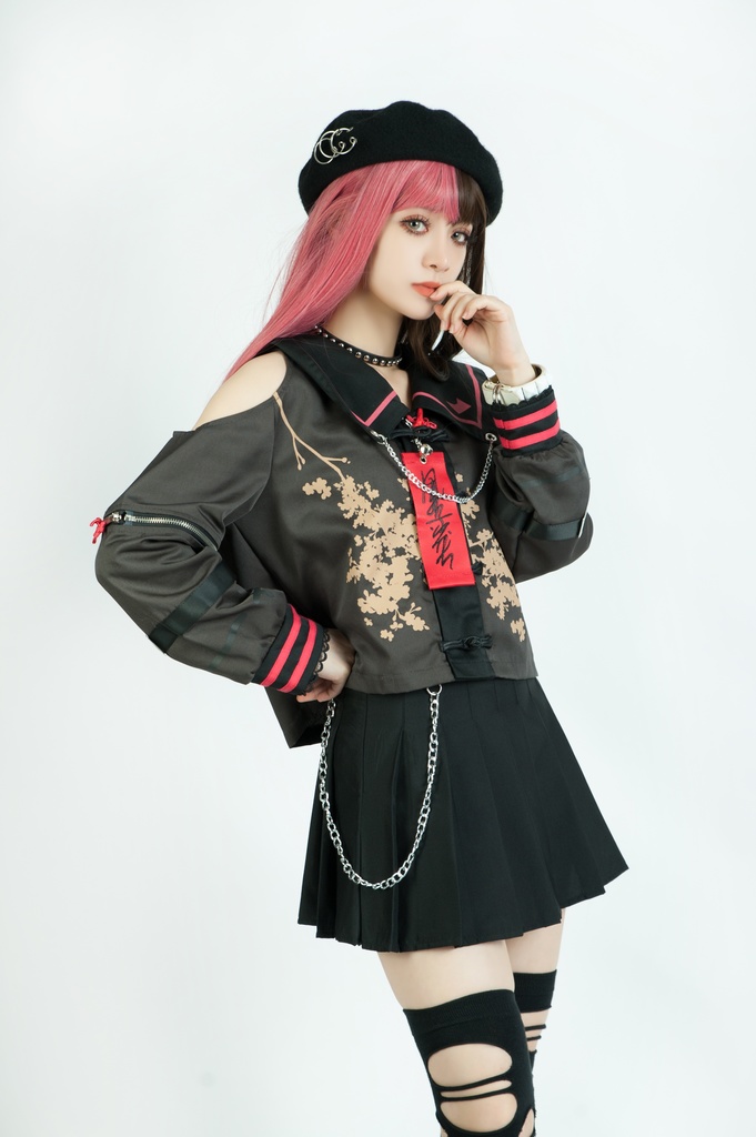 Jillpunk中華風 モード アニメ ookamiciroコラボ 春嵐百合 キョンシー お札 チャイナボタン オフショルダー 省かれる袖 花柄セーラー服 シャツブラウス 制服ブレザー オリジナル原宿おしゃれ姫系可愛い萌え和風
