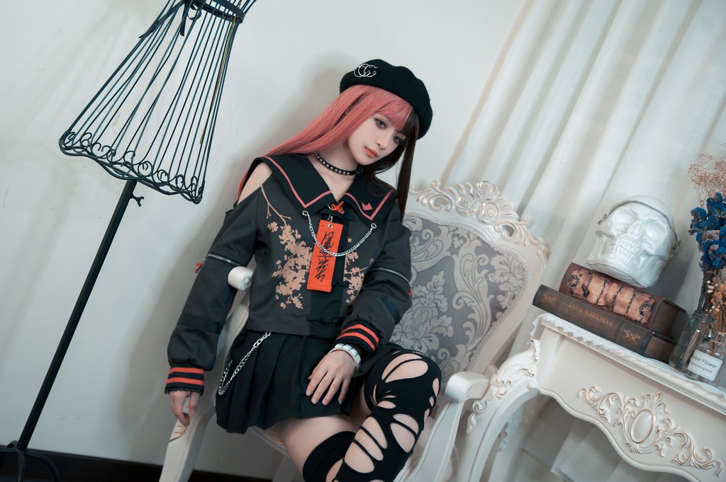 Jillpunk中華風 モード アニメ ookamiciroコラボ 春嵐百合 キョンシー お札 チャイナボタン オフショルダー 省かれる袖 花柄セーラー服 シャツブラウス 制服ブレザー オリジナル原宿おしゃれ姫系可愛い萌え和風