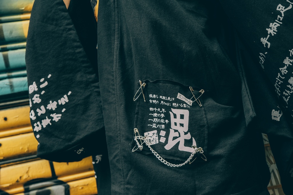 Jillpunk和風モード戦国武将物語 越後の龍 上杉謙信 家紋刺繡 安全ピン 鎖チェーン付き 振袖 和装 現代羽織 ジャケット オリジナル メンズ レディー V系カッコいい おしゃれ男女兼用ファッション秋葉系