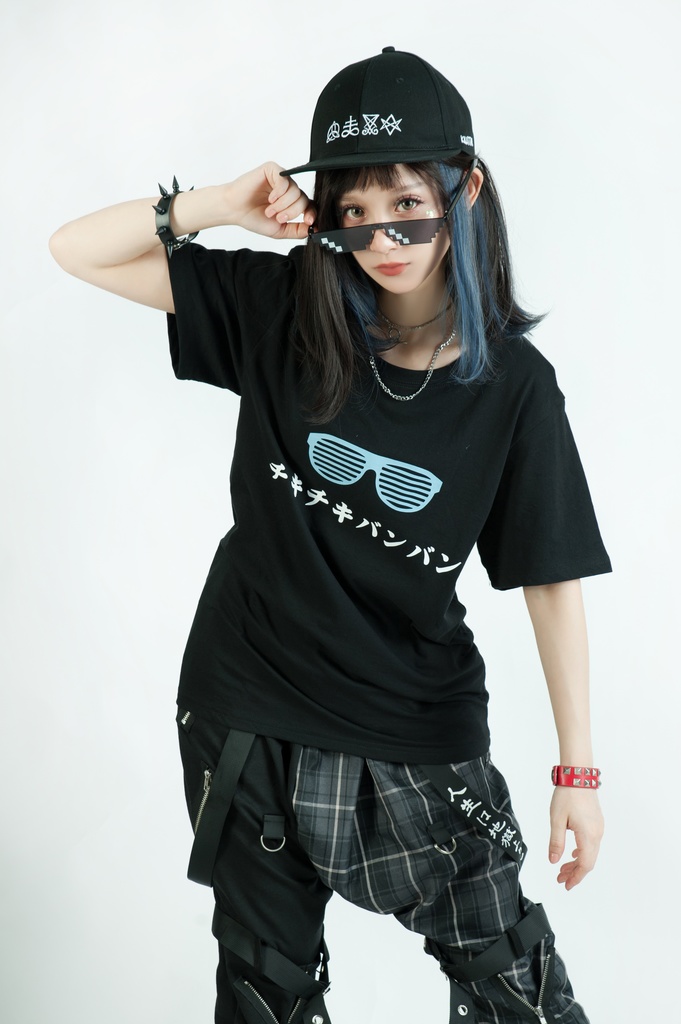 Jillpunkお宅 アニメ 二次コン 洗脳神曲 クセ 仮名 サングラス 眼鏡 レタープリント ゆったり半袖Tシャツ* カットソー オリジナルスタイル 秋葉系 メンズ レディーズ おしゃれ ユニセックス 男女兼用 ファッション カッコいい