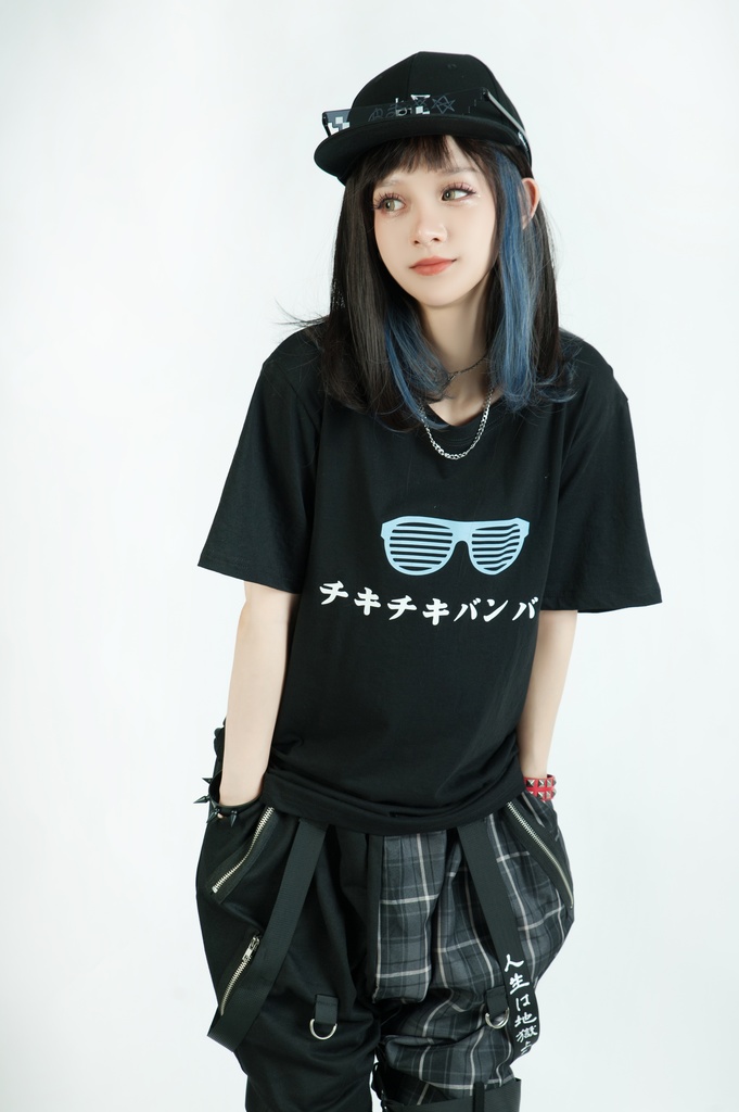 Jillpunkお宅 アニメ 二次コン 洗脳神曲 クセ 仮名 サングラス 眼鏡 レタープリント ゆったり半袖Tシャツ* カットソー オリジナルスタイル 秋葉系 メンズ レディーズ おしゃれ ユニセックス 男女兼用 ファッション カッコいい