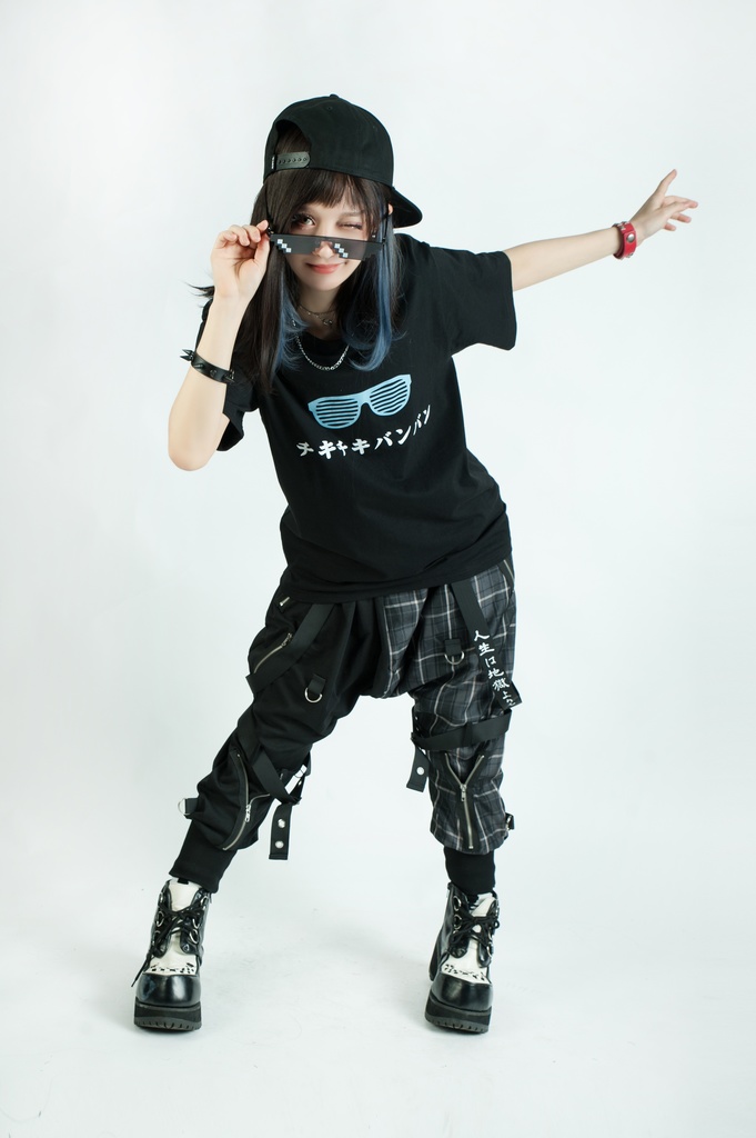 Jillpunkお宅 アニメ 二次コン 洗脳神曲 クセ 仮名 サングラス 眼鏡 レタープリント ゆったり半袖Tシャツ* カットソー オリジナルスタイル 秋葉系 メンズ レディーズ おしゃれ ユニセックス 男女兼用 ファッション カッコいい