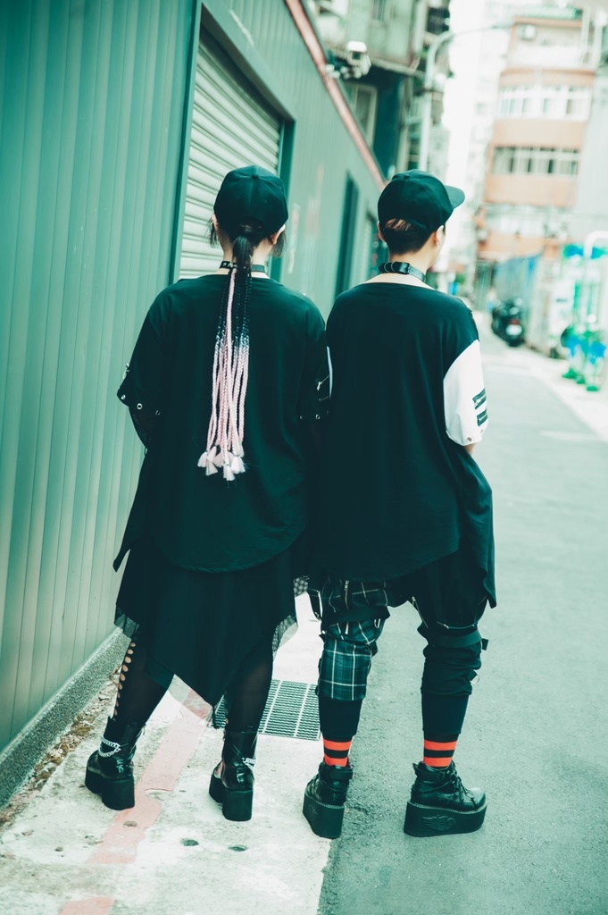 Jillpunkパンクロック エモい 宿命の絆 魚座 重ね着 レースアップ 鎖チェーン 安全ピン付き ゆったり 半袖Tシャツカットソー オリジナル カッコいいメンズ レディー V系 おしゃれ大きいサイズ男女兼用ファッション