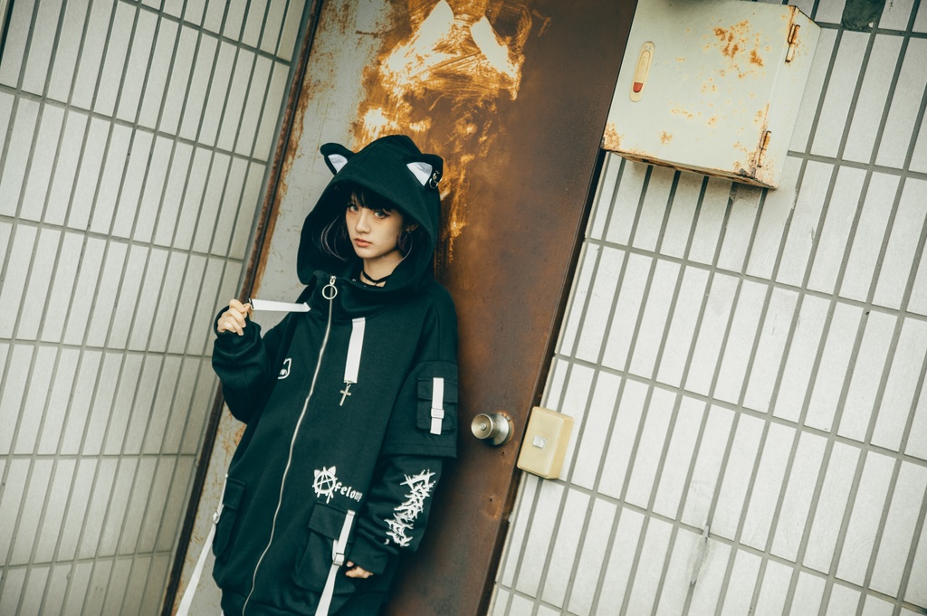 Jillpunk ゑいたコラボ サブカルにゃんこ FELONYキャット クール 二次コン アニメ 重ね着風 かわいいパンク クロスチャーム ゆったり 猫耳 長袖マウンテンパーカー フード付きジャケット オリジナル おしゃれ男女兼用