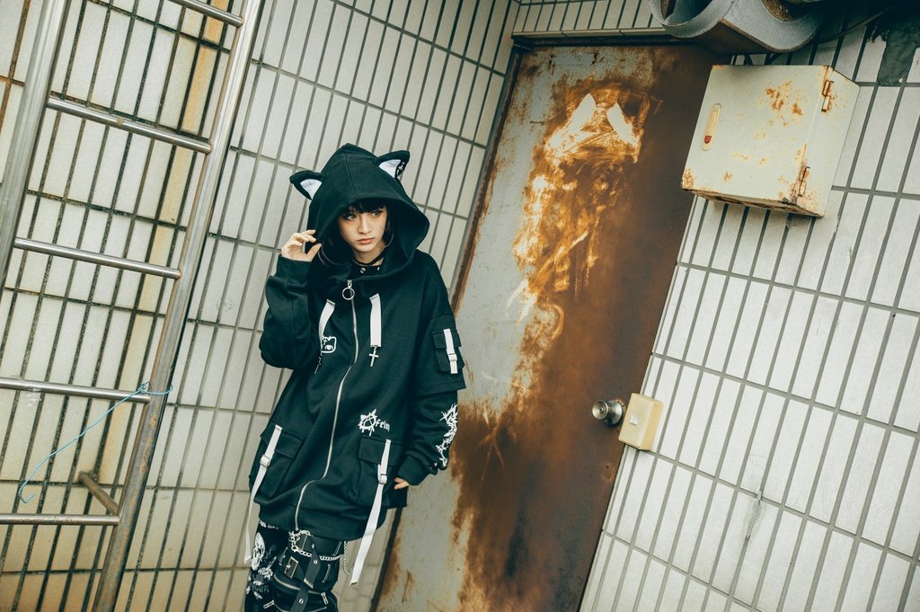 Jillpunk ゑいたコラボ サブカルにゃんこ FELONYキャット クール 二次コン アニメ 重ね着風 かわいいパンク クロスチャーム ゆったり 猫耳 長袖マウンテンパーカー フード付きジャケット オリジナル おしゃれ男女兼用
