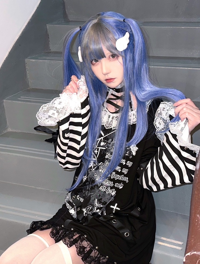 Jillpunk 甜牙草莓コラボ 地雷系 病みかわ 愛の物語 チョーカーネック レースヘム ボーダー柄 アームカバー付き ワンピースドレス ゴシックロリータ 可愛い おしゃれ ファッション萌え