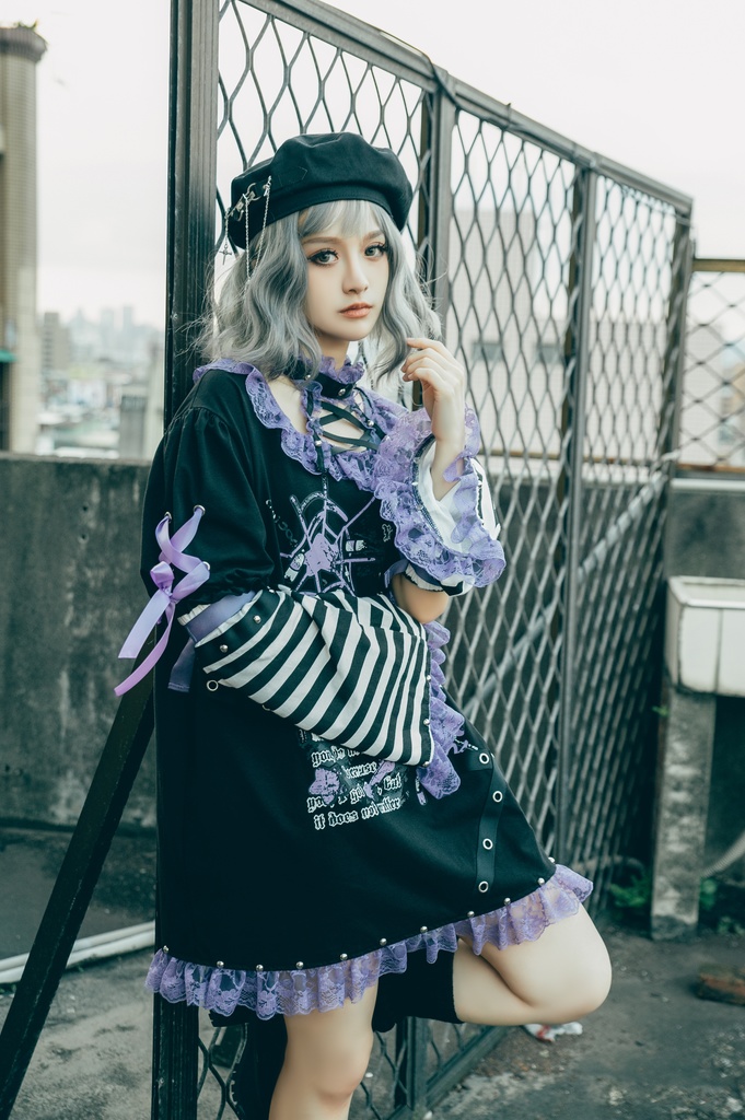 Jillpunk 甜牙草莓コラボ 地雷系 病みかわ 愛の物語 チョーカーネック レースヘム ボーダー柄 アームカバー付き ワンピースドレス ゴシックロリータ 可愛い おしゃれ ファッション萌え