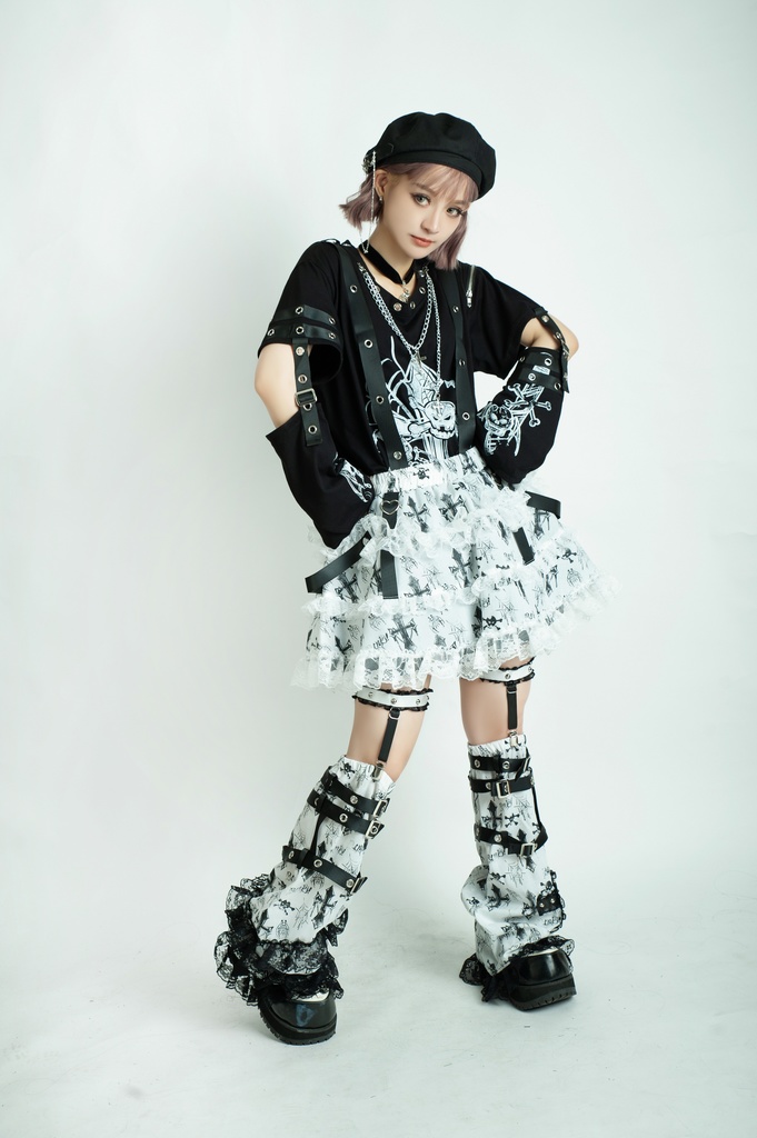 Jillpunk 甜牙草莓コラボ 地雷系 病みかわ 死びとの恋 ゴシックロリータ 総柄 レースヘム ガーターベルト付き ふわふわ テイヤードスカート⋆レッグウォーマーセット セクシー 可愛い おしゃれ ファッション萌え