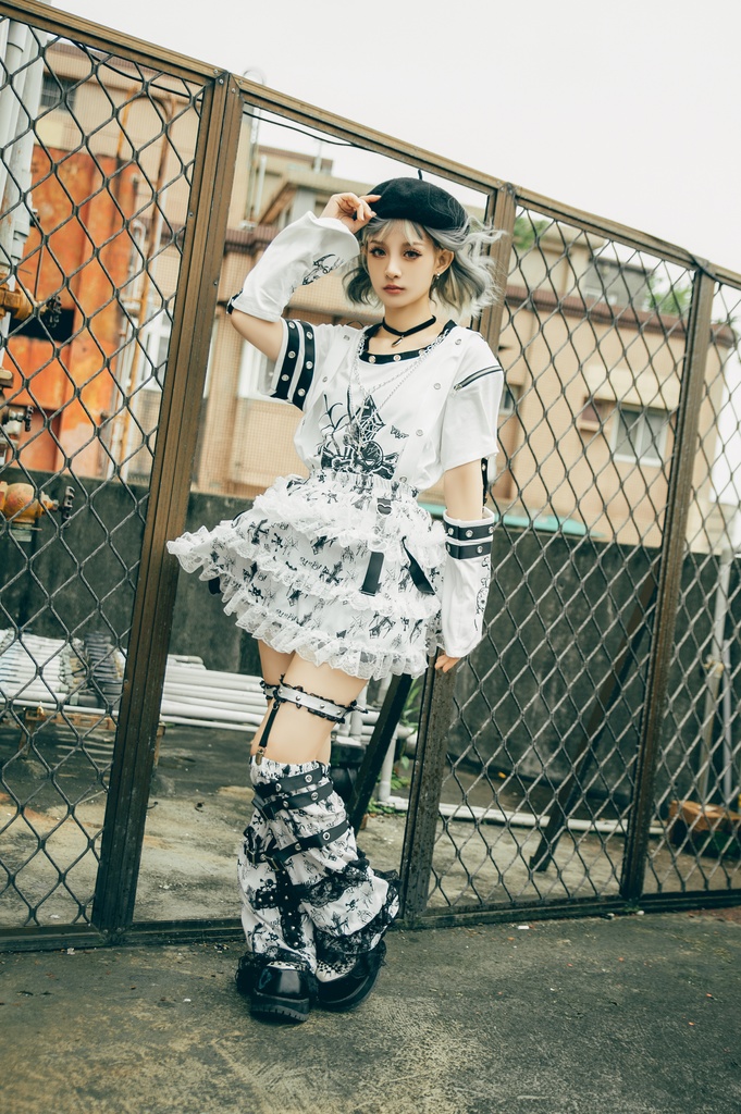 Jillpunk 甜牙草莓コラボ 地雷系 病みかわ 死びとの恋 ゴシックロリータ 総柄 レースヘム ガーターベルト付き ふわふわ テイヤードスカート⋆レッグウォーマーセット セクシー 可愛い おしゃれ ファッション萌え