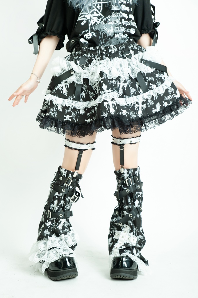 Jillpunk 甜牙草莓コラボ 地雷系 病みかわ 死びとの恋 ゴシックロリータ 総柄 レースヘム ガーターベルト付き ふわふわ テイヤードスカート⋆レッグウォーマーセット セクシー 可愛い おしゃれ ファッション萌え