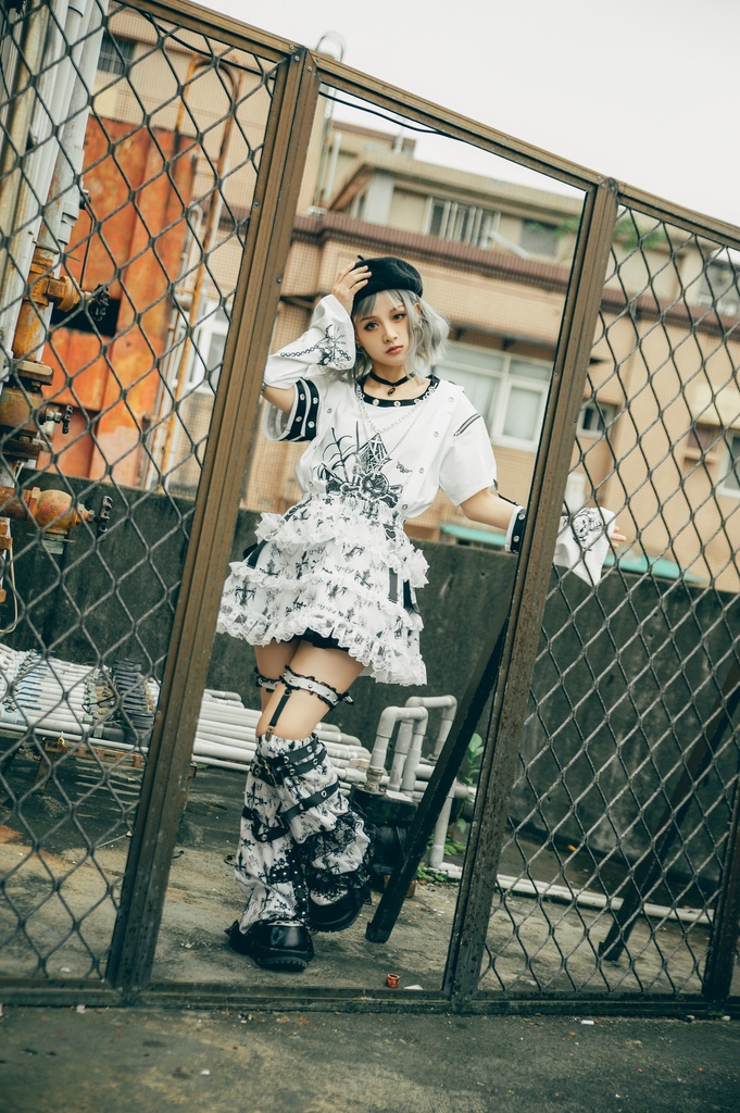 Jillpunk 甜牙草莓コラボ 地雷系 病みかわ 死びとの恋 ゴシックロリータ 総柄 レースヘム ガーターベルト付き ふわふわ テイヤードスカート⋆レッグウォーマーセット セクシー 可愛い おしゃれ ファッション萌え