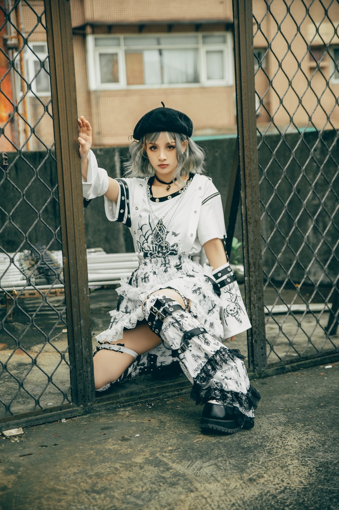 Jillpunk 甜牙草莓コラボ 地雷系 病みかわ 死びとの恋 ゴシックロリータ 総柄 レースヘム ガーターベルト付き ふわふわ テイヤードスカート⋆レッグウォーマーセット セクシー 可愛い おしゃれ ファッション萌え