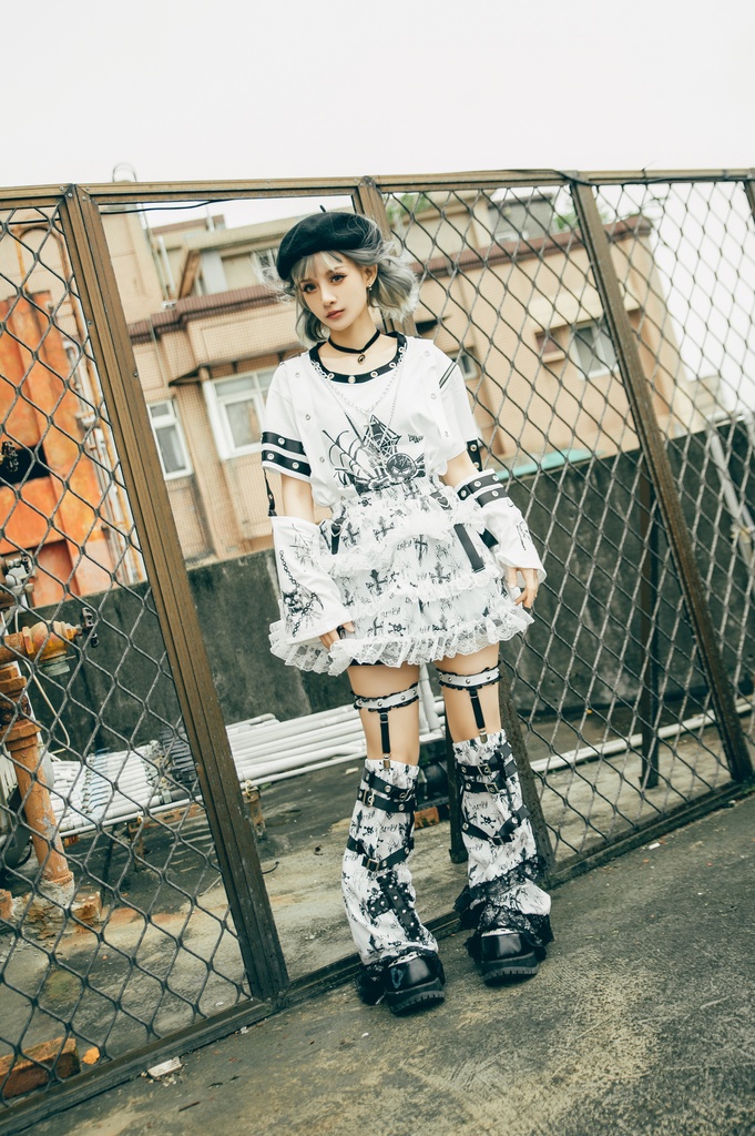 Jillpunk 甜牙草莓コラボ 地雷系 病みかわ 死びとの恋 ゴシックロリータ 総柄 レースヘム ガーターベルト付き ふわふわ テイヤードスカート⋆レッグウォーマーセット セクシー 可愛い おしゃれ ファッション萌え