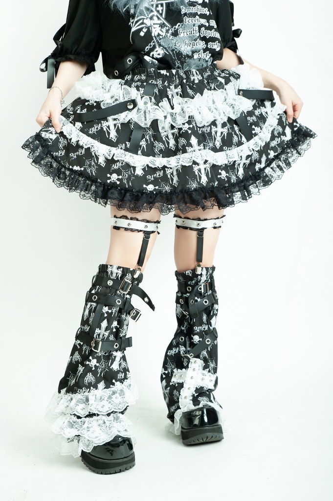 Jillpunk 甜牙草莓コラボ 地雷系 病みかわ 死びとの恋 ゴシックロリータ 総柄 レースヘム ガーターベルト付き ふわふわ テイヤードスカート⋆レッグウォーマーセット セクシー 可愛い おしゃれ ファッション萌え