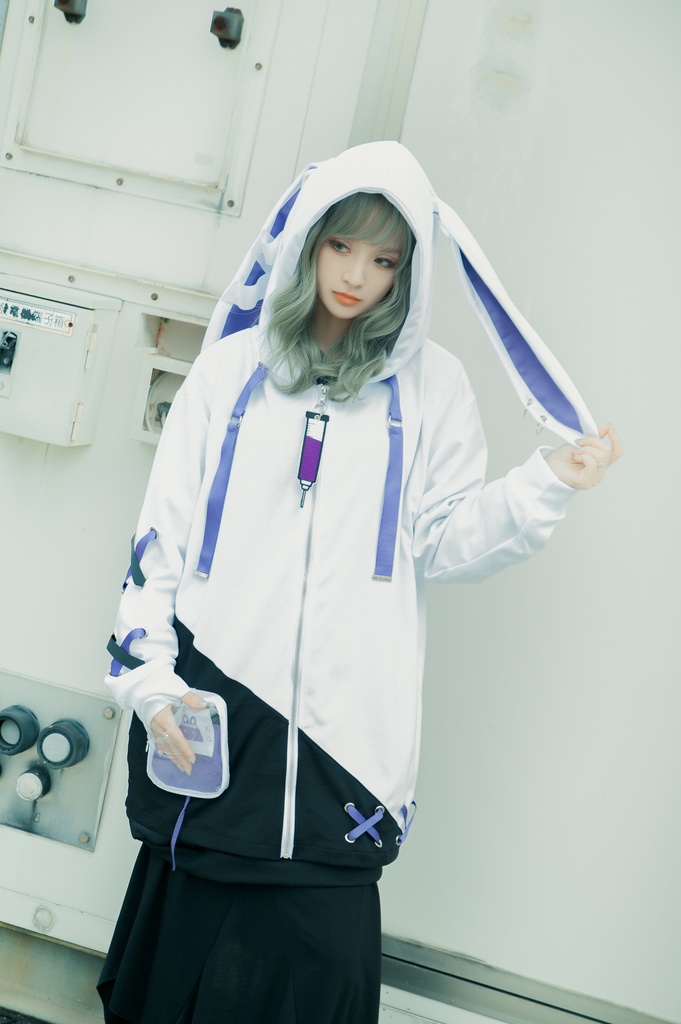 Jillpunk台湾画師千千菟コラボ メンヘラ ヤンデレ 地雷系 病みカワ 派手カワ 二次コン 注射器チャーム 子うさぎ依存症 痛バッグ付き 兎耳パーカー ゆったりフード付きジャケット オリジナル 可愛い おしゃれ ファッション 秋葉系